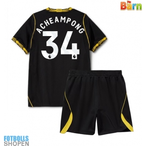 Billiga Chelsea Josh Acheampong #34 Bortatröja Barn 2026-27 Kortärmad (+ Korta byxor)